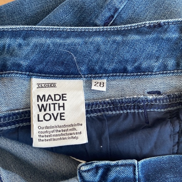 Closed raw hem ankle length jeans. - Picture 8 of 9